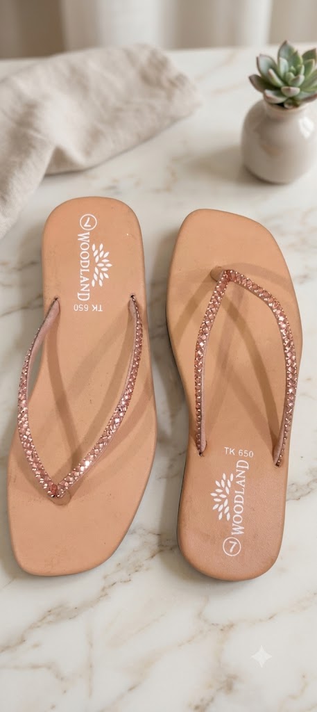 ✨ Woodland Elegant Crystal-Embellished Nude Flip-Flops ✨ (পারফেক্ট লুকের জন্য আভিজাত্য আর আরামের মেলবন্ধন)